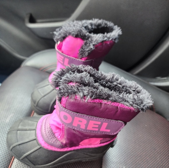 Sorel Other - Sorel Kids' Fuchsia and Black Winter Snow Boots Size 8